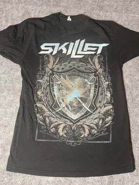 Skillet Christian Rock Band Crest Shield Graphic T-Shirt Black Women’s M